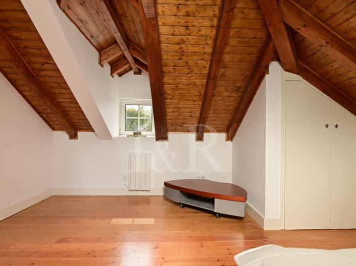 Image No.18-9 Bed House for sale