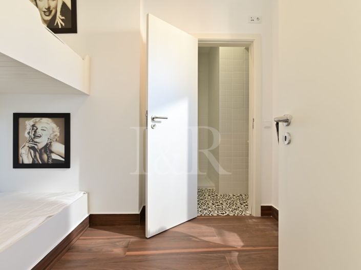 Image No.23-9 Bed House for sale