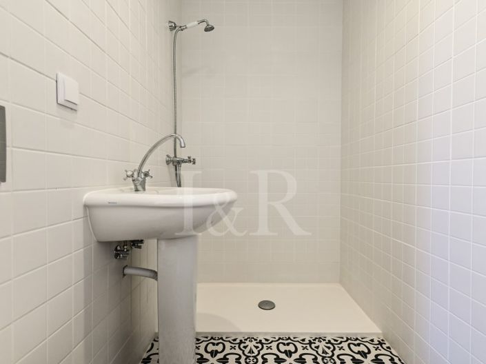 Image No.9-9 Bed House for sale