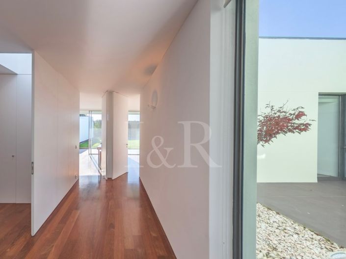 Image No.15-4 Bed House for sale