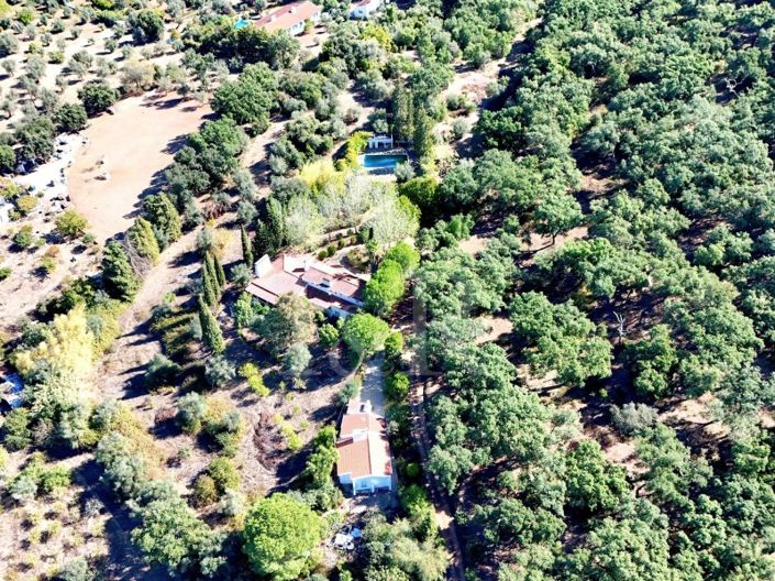 Image No.2-10 Bed Farmhouse for sale