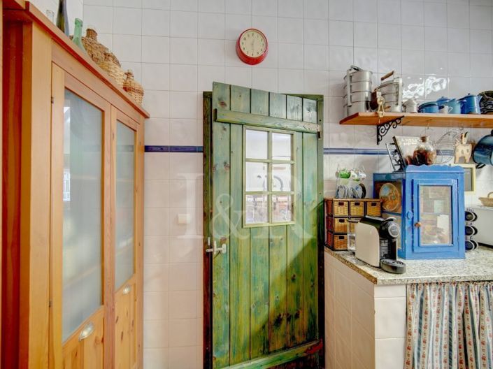 Image No.27-10 Bed Farmhouse for sale