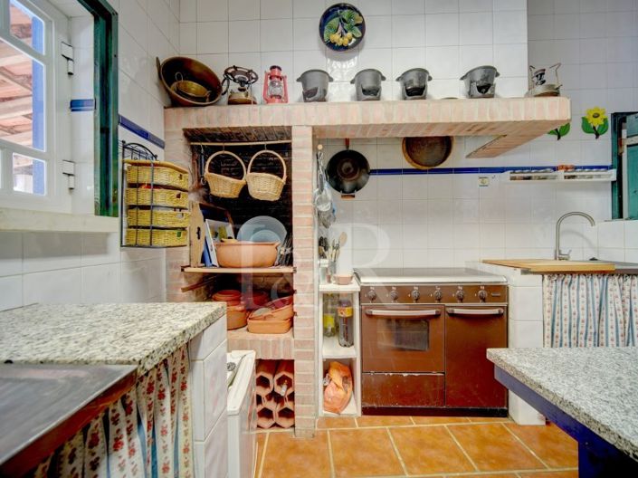 Image No.28-10 Bed Farmhouse for sale