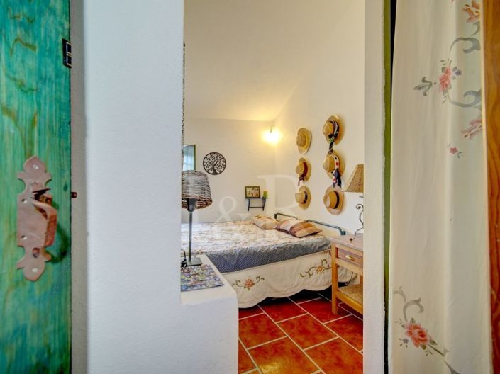 Image No.35-10 Bed Farmhouse for sale