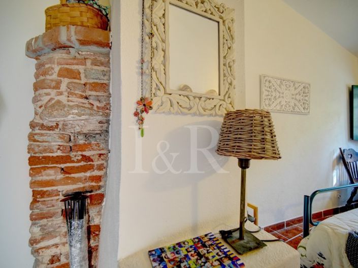 Image No.39-10 Bed Farmhouse for sale