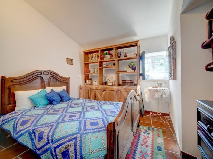 Image No.40-10 Bed Farmhouse for sale