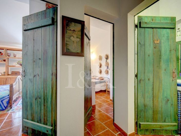 Image No.41-10 Bed Farmhouse for sale