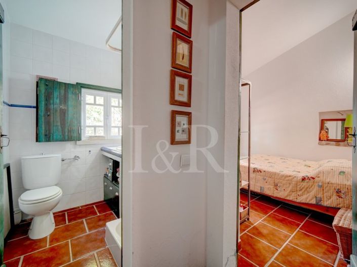 Image No.44-10 Bed Farmhouse for sale