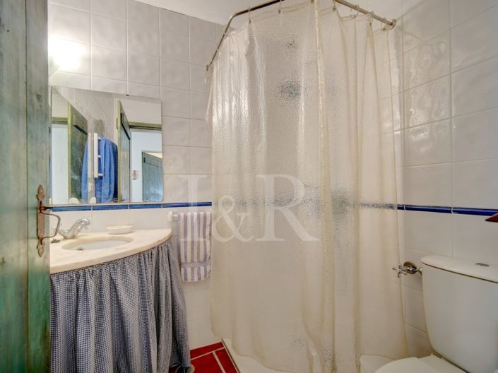 Image No.48-10 Bed Farmhouse for sale