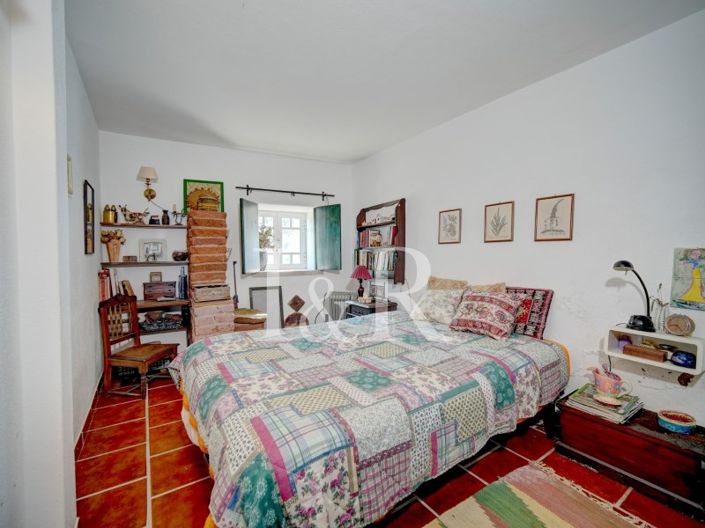 Image No.50-10 Bed Farmhouse for sale