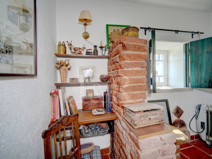 Image No.51-10 Bed Farmhouse for sale