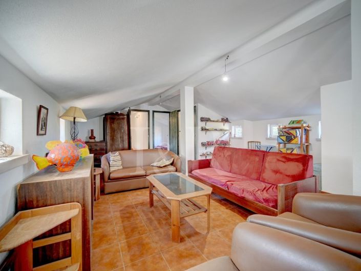 Image No.55-10 Bed Farmhouse for sale