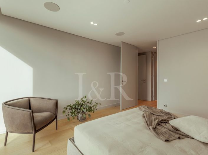 Image No.13-4 Bed Apartment for sale