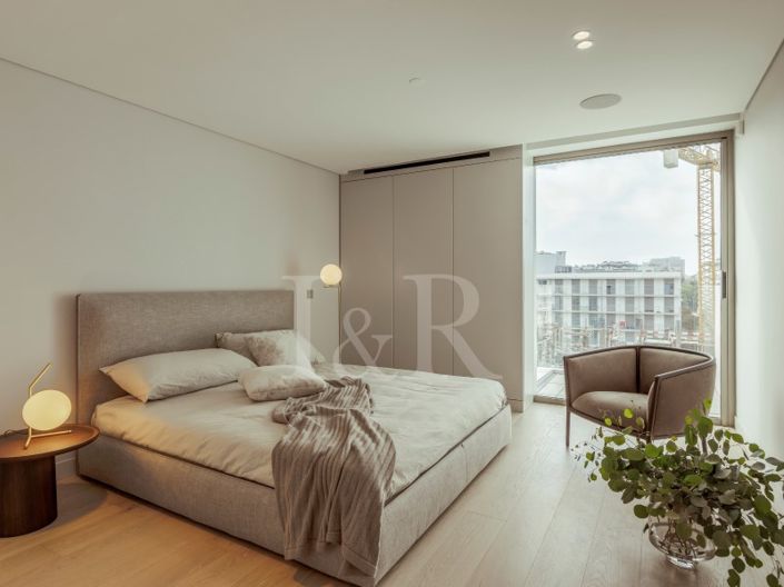 Image No.20-4 Bed Apartment for sale