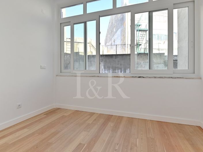 Image No.18-3 Bed Apartment for sale