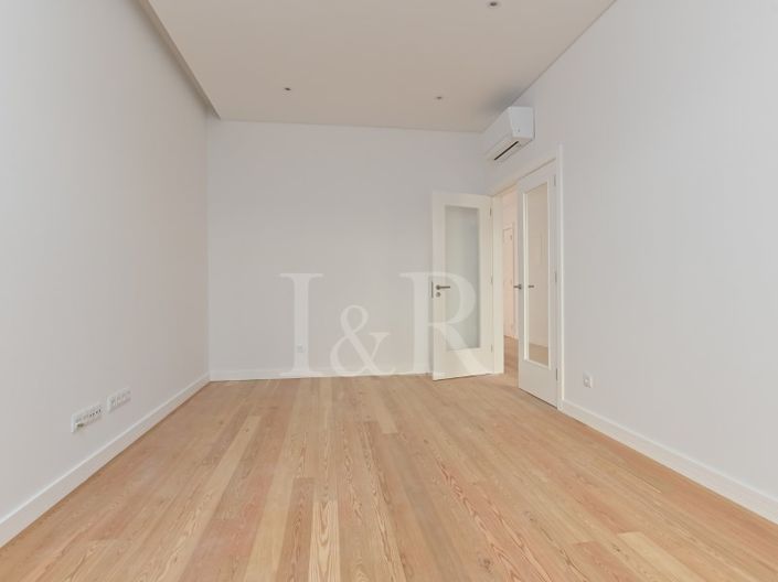 Image No.20-3 Bed Apartment for sale