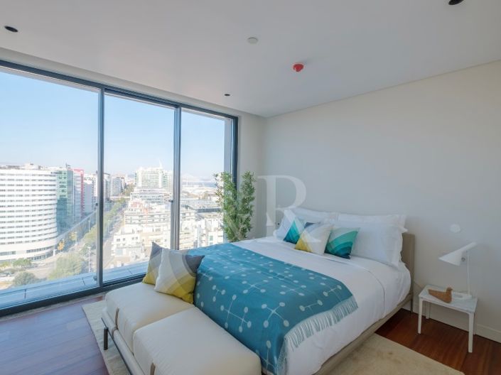 Image No.17-4 Bed Apartment for sale