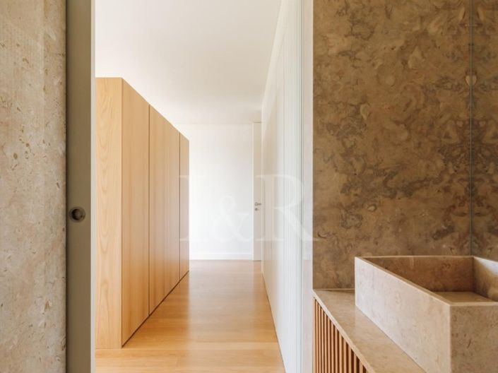 Image No.12-5 Bed House for sale