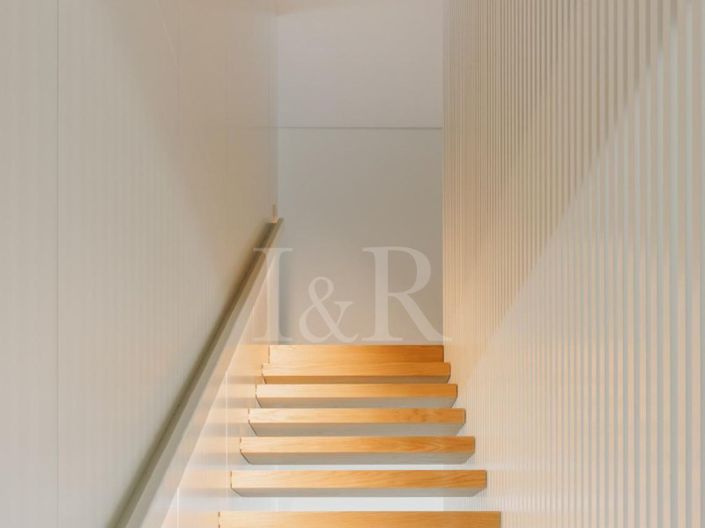 Image No.17-5 Bed House for sale