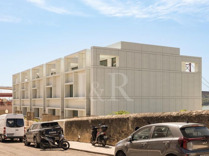 Image No.19-5 Bed House for sale