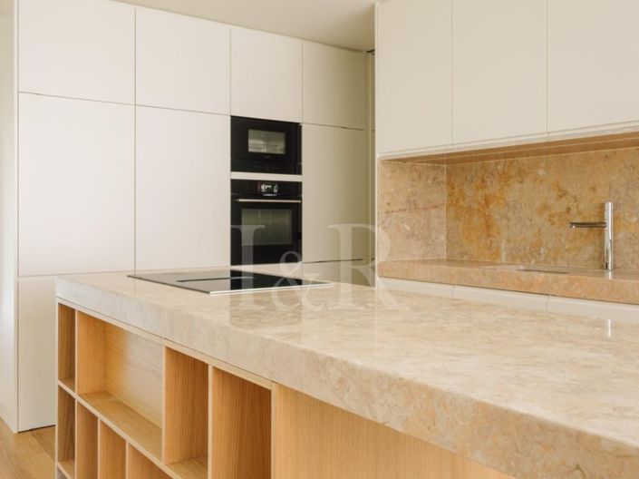 Image No.4-5 Bed House for sale