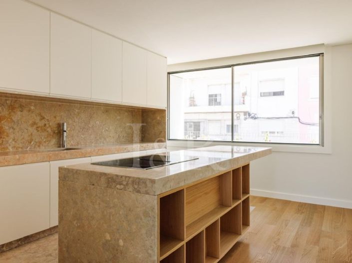 Image No.5-5 Bed House for sale