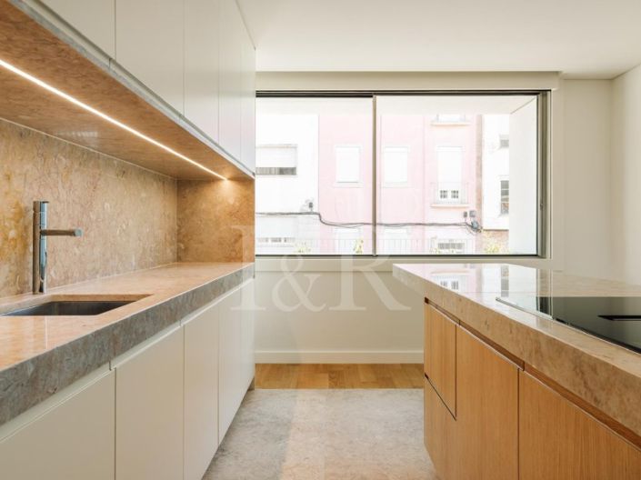 Image No.6-5 Bed House for sale