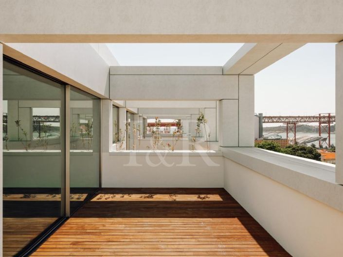 Image No.9-5 Bed House for sale