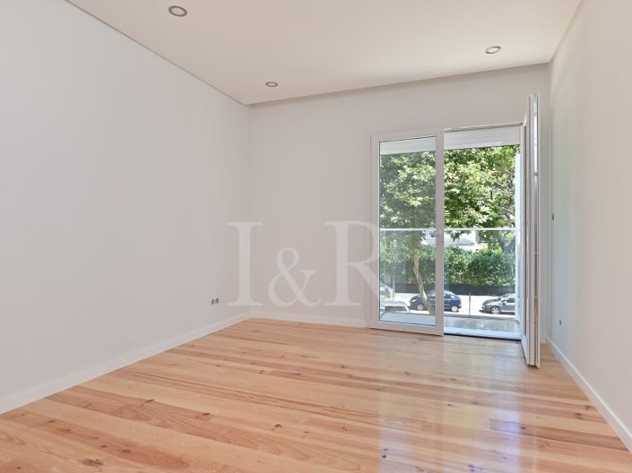 Image No.12-3 Bed Apartment for sale