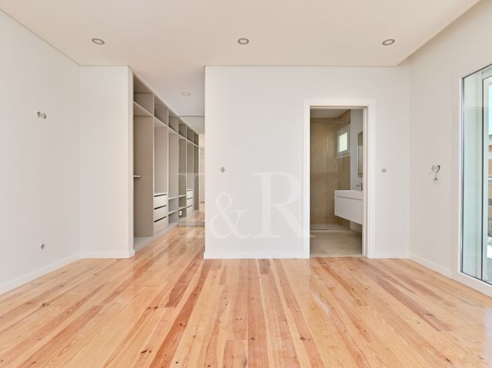 Image No.15-3 Bed Apartment for sale