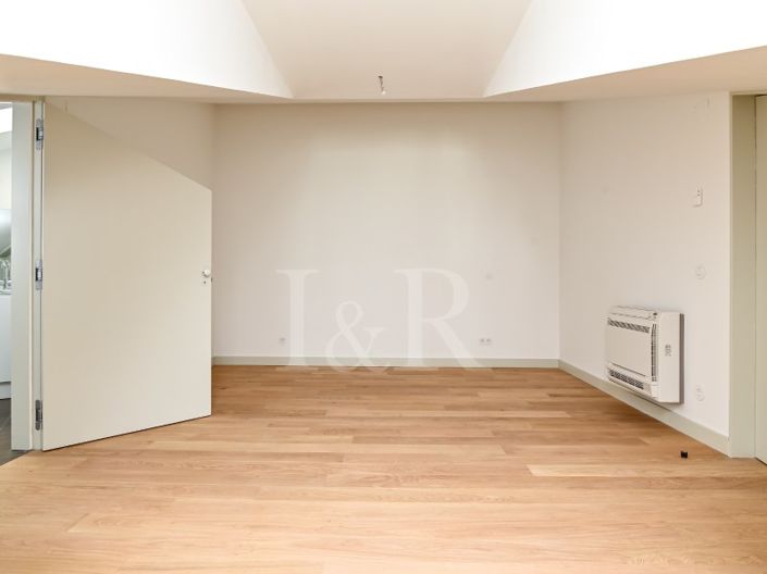 Image No.10-1 Bed Apartment for sale