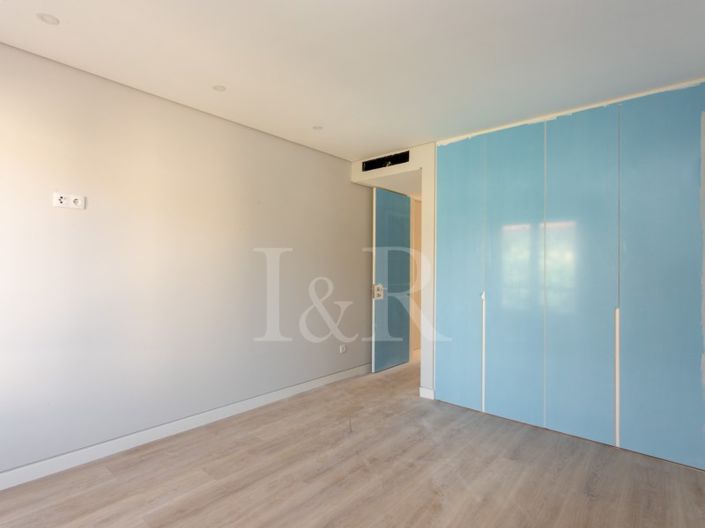 Image No.17-3 Bed Apartment for sale