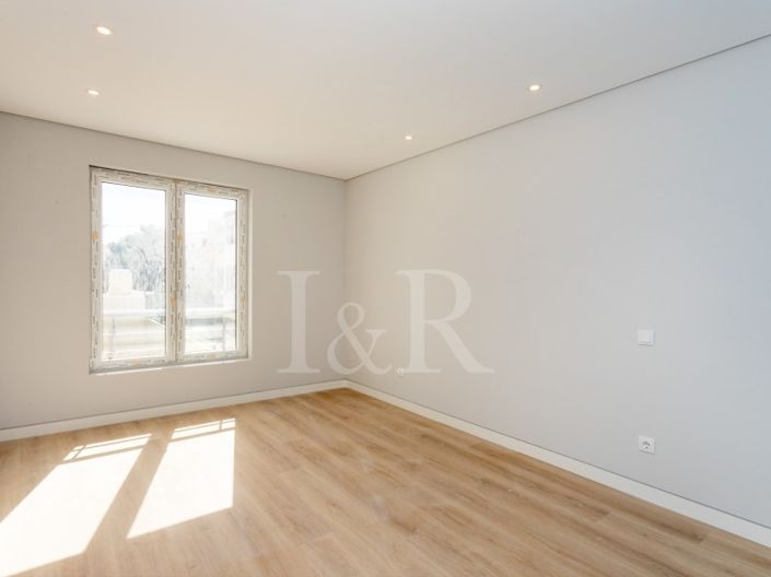 Image No.9-3 Bed Apartment for sale