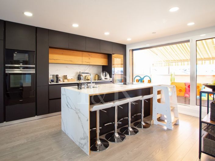 Image No.12-4 Bed Apartment for sale