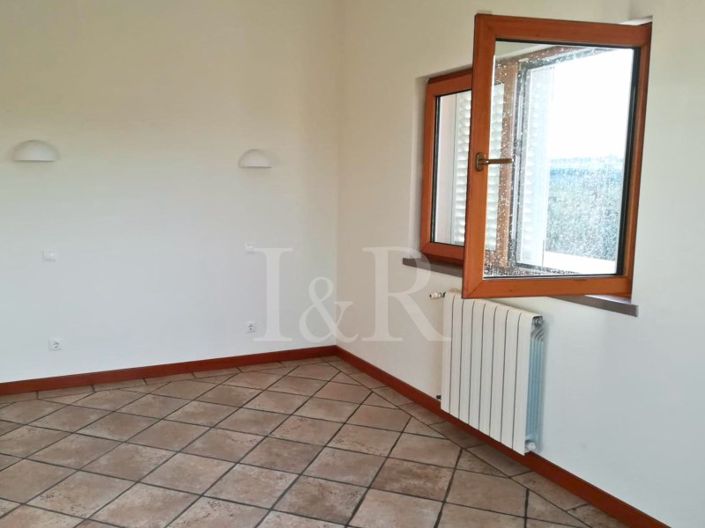 Image No.15-3 Bed House for sale