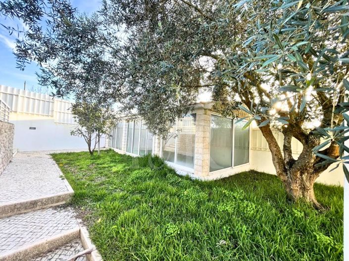 Image No.8-3 Bed House for sale