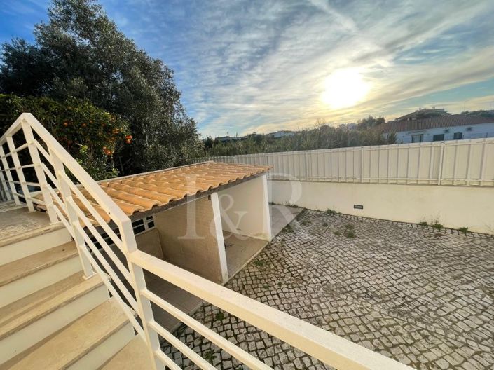 Image No.10-3 Bed House for sale