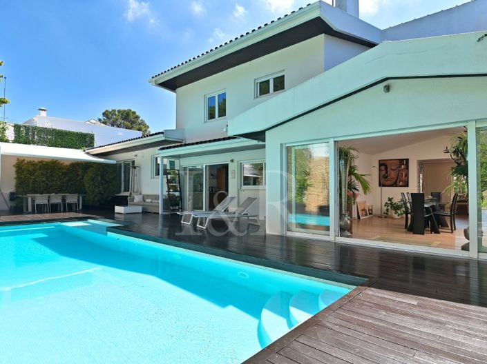 Image No.1-6 Bed House for sale