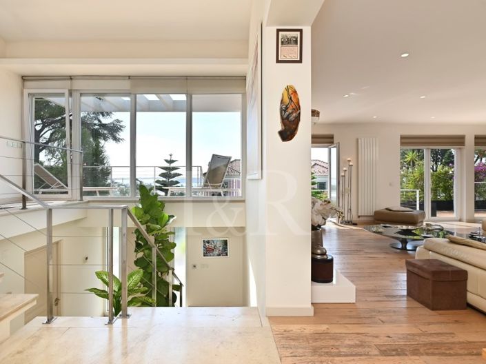 Image No.10-6 Bed House for sale