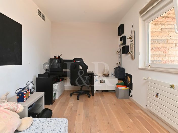 Image No.22-6 Bed House for sale