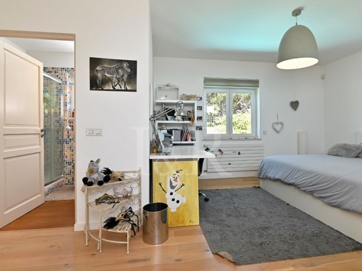 Image No.31-6 Bed House for sale