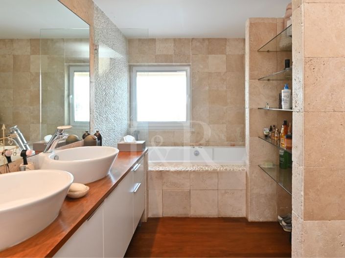 Image No.37-6 Bed House for sale