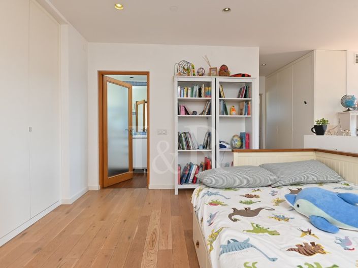 Image No.41-6 Bed House for sale