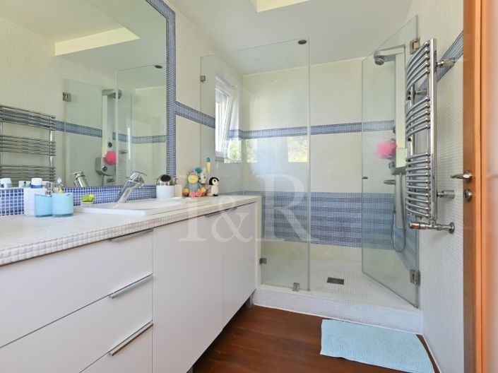 Image No.42-6 Bed House for sale