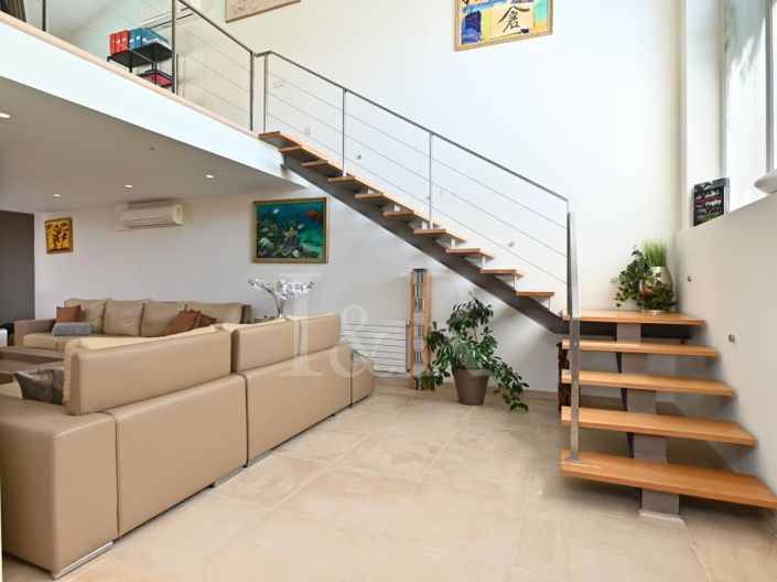 Image No.43-6 Bed House for sale