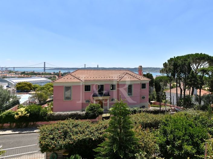 Image No.53-6 Bed House for sale