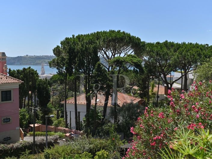 Image No.9-6 Bed House for sale