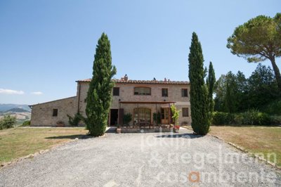 8 Bed Farmhouse for sale