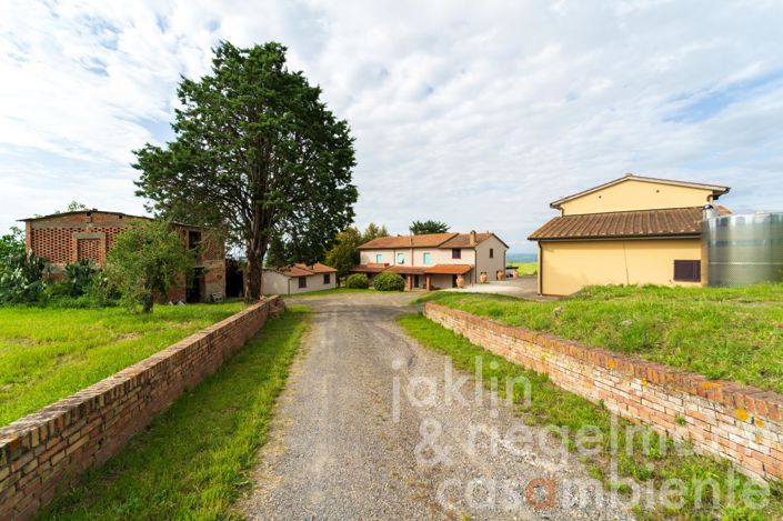 Image No.15-7 Bed Farmhouse for sale