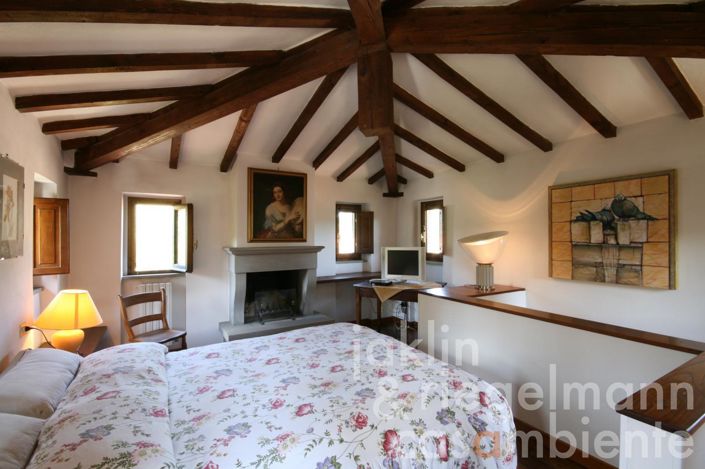 Image No.46-9 Bed Farmhouse for sale